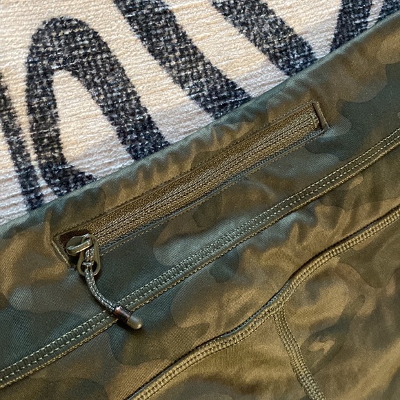LuluLemon Camo Capri - Picture 2 of 4